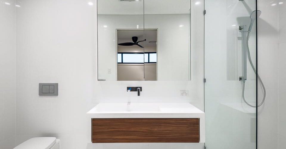 Bulimba 6- bathroom 1